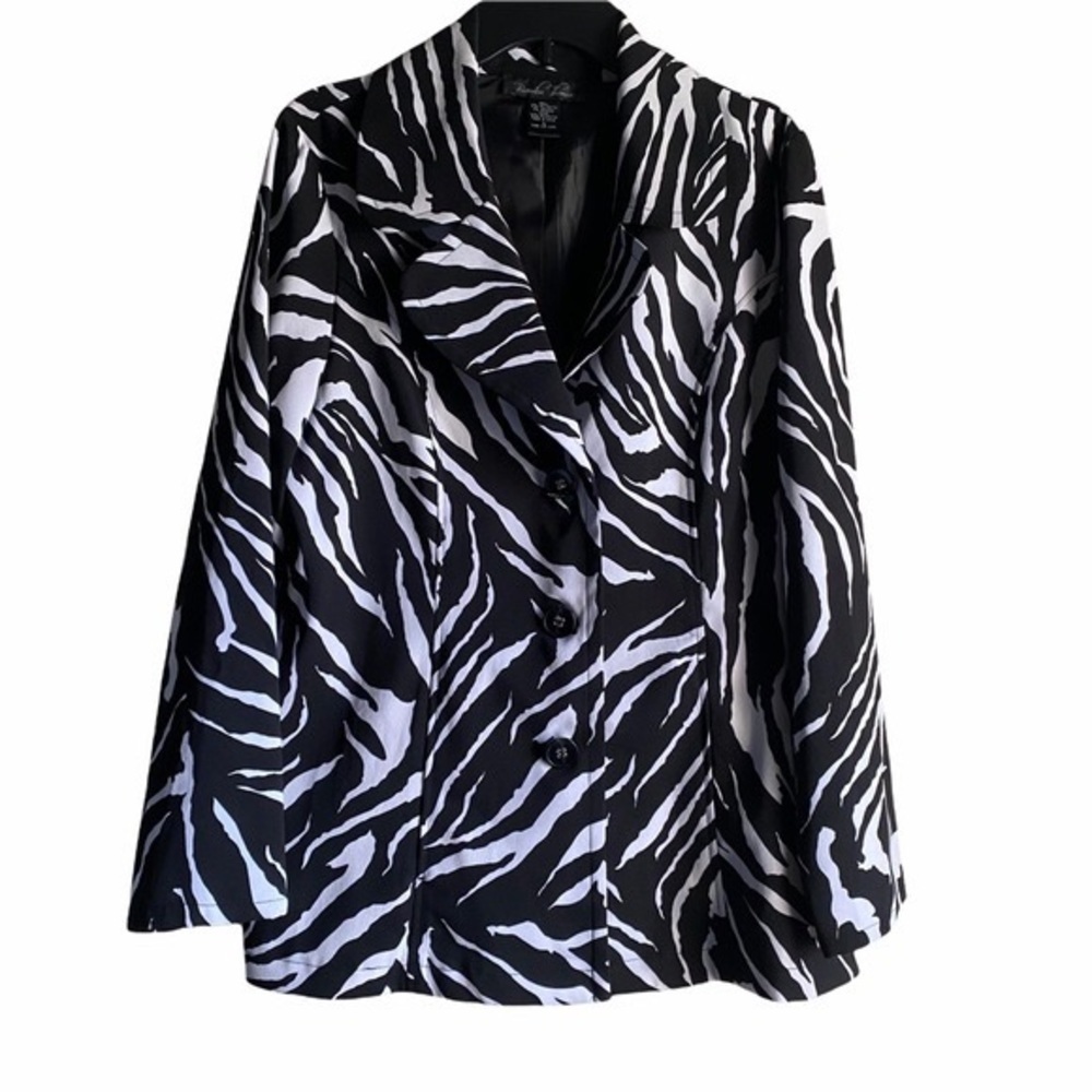 Like new Brandon Thomas black and white tie front belted jacket